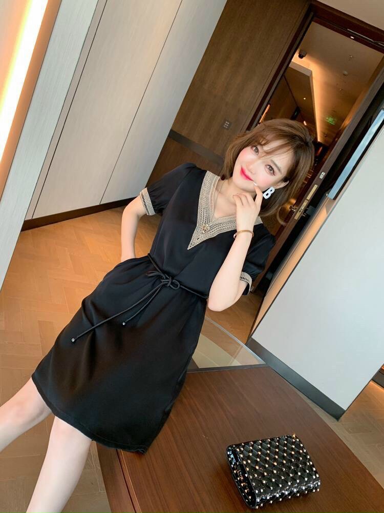 Đầm Lụa Phối Viền Ren Cổ - HN900